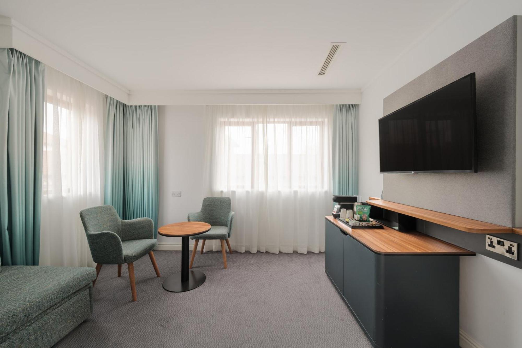 Hotel Birmingham By Ihg 4*